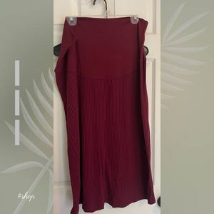 Old Navy XL maternity skirt- burgundy